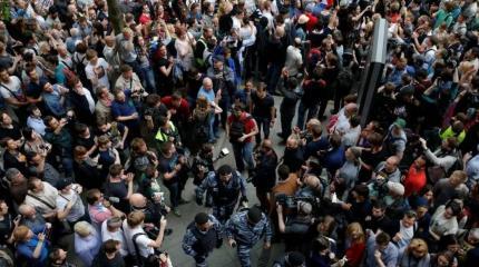 По Европе прокатились протесты против коронабесия По Европе прокатились протесты против коронабесия