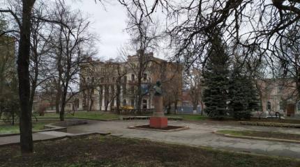 В ЛДНР власти обрекли педагогов на массовое заражение В ЛДНР власти обрекли педагогов на массовое заражение