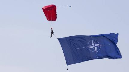 Американские СМИ: НАТО становится пустышкой, которая неинтересна Европе Американские СМИ: НАТО становится пустышкой, которая неинтересна Европе