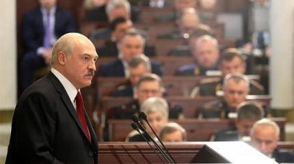 Лукашенко 25 лет руководит страной назло Путину Лукашенко 25 лет руководит страной назло Путину
