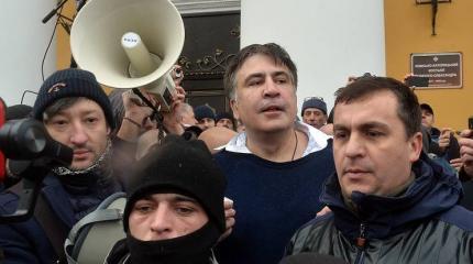 Саакашвили пообещал свернуть шею Порошенко и посадить его