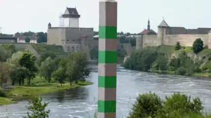 Эстонцы: "В Россию проникнуть легко". Они уже стоят в Нарве