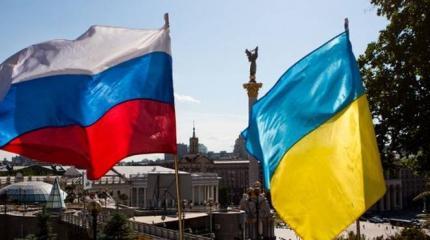 Украины две: Одна воюет с Россией, другая торгует с Крымом Украины две: Одна воюет с Россией, другая торгует с Крымом
