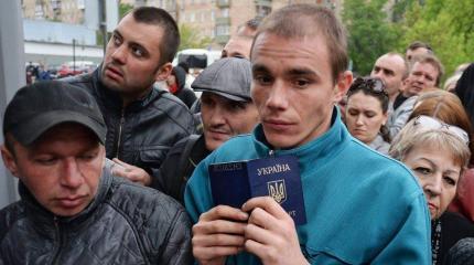 Польша выгнала, Украина не впускает: на границе застряли тысячи заробитчан Польша выгнала, Украина не впускает: на границе застряли тысячи заробитчан