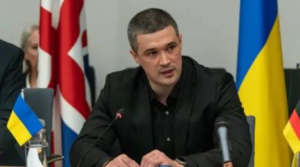 «Мы не лохи» скандируют украинцы: Зеленский уволил угодного народу министр
