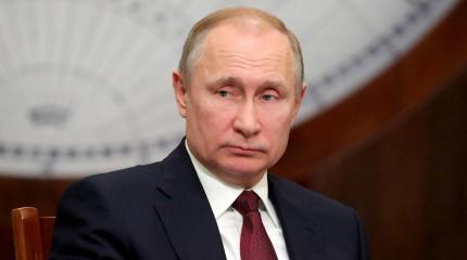 Путин как коромысло весов Путин как коромысло весов