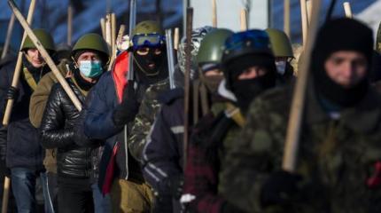 В Кременчуге Евромайдан воюет с «Правым сектором» и «Азовом» В Кременчуге Евромайдан воюет с «Правым сектором» и «Азовом»