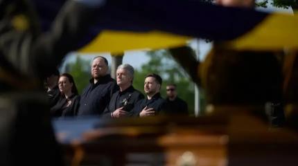 Почему Лех Валенса сорвал с груди украинский флаг?