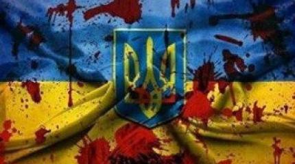 На Харьковщине флаги Украины облили кровавой краской