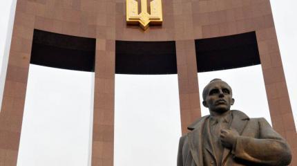 «Ура-патриоты» просят у украинцев денег на памятник Бандере рядом с РФ «Ура-патриоты» просят у украинцев денег на памятник Бандере рядом с РФ