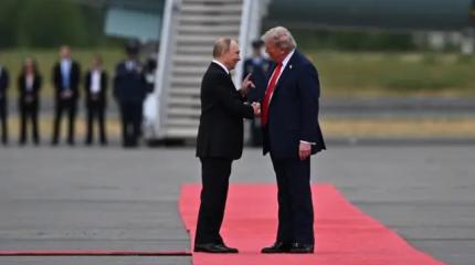 «Подкаблучник Трамп»: психолог написал сенсационный портрет главы США