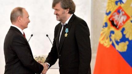 Кустурица написал письмо Путину: «Благодаря народу России мы все свободны» Кустурица написал письмо Путину: «Благодаря народу России мы все свободны»