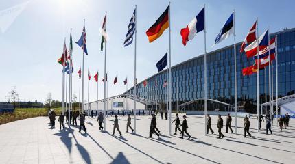 Украина в НАТО – психологическая фобия России Украина в НАТО – психологическая фобия России