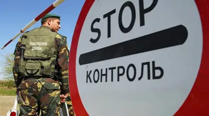 Украина приостановила пропуск людей и машин в Крым на трех КПП