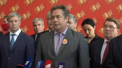 Коммунисты: это есть их последний и решительный бой Коммунисты: это есть их последний и решительный бой
