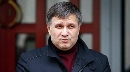 Аваков готов взять на поруки патрульного, подозреваемого в убийстве Аваков готов взять на поруки патрульного, подозреваемого в убийстве