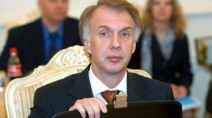 «Незалежную» готовят к последнему вздоху под американским берцем