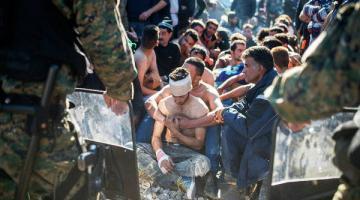 Власти Турции знают о нелегальной переправке тысяч мигрантов в Грецию