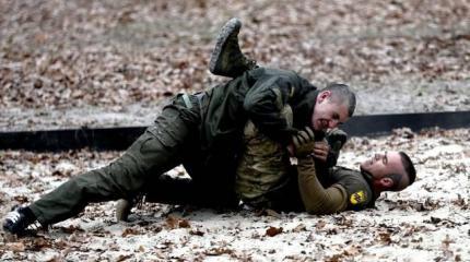 Одесситы обратили в бегство националистов "Азова" Одесситы обратили в бегство националистов "Азова"