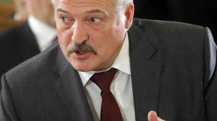 Лукашенко: Россия каждый год начинает прессовать Белоруссию