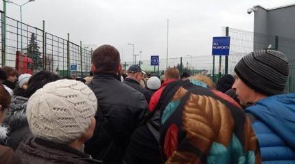 Возвращение в 38-ой: Украинцы массово бегут с родины в Польшу Возвращение в 38-ой: Украинцы массово бегут с родины в Польшу