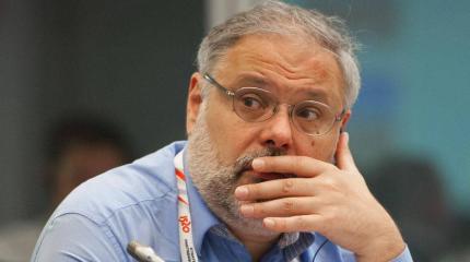 Хазин: Путин лишит Запад возможности вмешиваться во внутренние дела РФ Хазин: Путин лишит Запад возможности вмешиваться во внутренние дела РФ