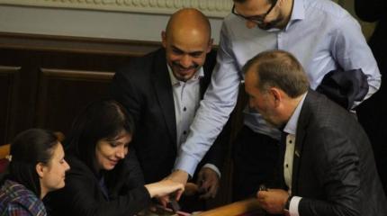 Парламентский бунт голодных «патриотов» Парламентский бунт голодных «патриотов»