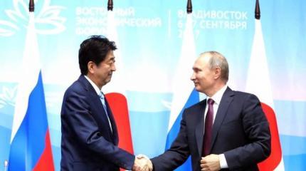 Подпишут ли Путин и Абэ мирный договор «своими руками»?