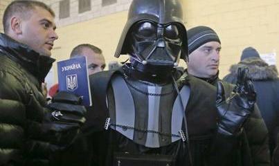 Украинский Дарт Вейдер остался без избирательного бюллетеня Украинский Дарт Вейдер остался без избирательного бюллетеня