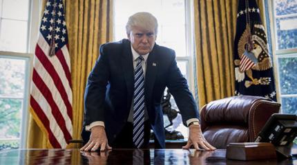 Кто помог Трампу уволить главу ФБР, доставшегося ему в наследство от Обамы? Кто помог Трампу уволить главу ФБР, доставшегося ему в наследство от Обамы?