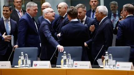 Россия в сомнениях: Спасать Европу или добить Европу?