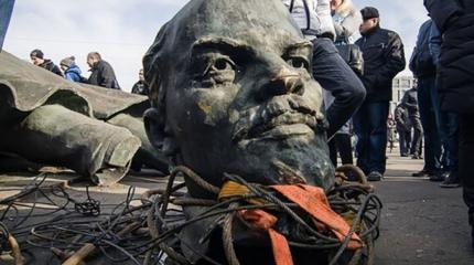 Киев декоммунизирует Крым в течение месяца