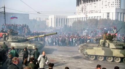 КПРФ напомнила о «Черном октябре»: Чубайс валил бы лес в лагерном клифту