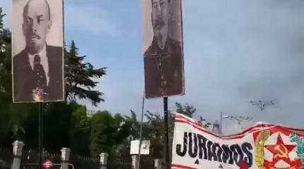 «Коммунизм - это и есть демократия»: в Мадриде прошла демонстрация с портретами Сталина «Коммунизм - это и есть демократия»: в Мадриде прошла демонстрация с портретами Сталина