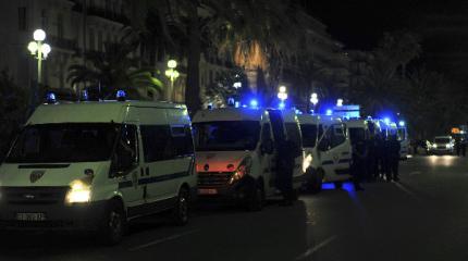 Почва из-под ног: французы скорбят и ругают власти в соцсетях Почва из-под ног: французы скорбят и ругают власти в соцсетях