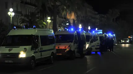 Почва из-под ног: французы скорбят и ругают власти в соцсетях