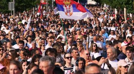 «Цветная революция» в Сербии? Что скрывается за досрочной отставкой Вучича
