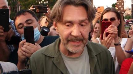 Зачем Шнуров отправился в Хабаровск? Зачем Шнуров отправился в Хабаровск?