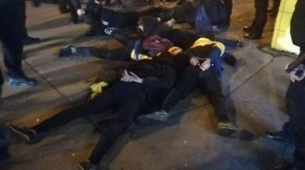 Банда малолетних нацистов Азова устроила погром в центре Киева Банда малолетних нацистов Азова устроила погром в центре Киева