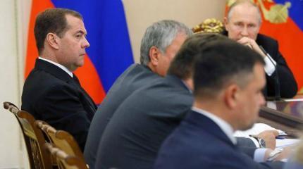Путин хорош для россиян до тех пор, пока есть «плохой» Медведев Путин хорош для россиян до тех пор, пока есть «плохой» Медведев