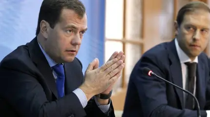 Очередная атака на Медведева: кто стоит за слухами об отставке Мантурова Очередная атака на Медведева: кто стоит за слухами об отставке Мантурова