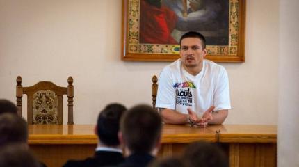 Александр Усик – киевским семинаристам: не бить людей, а защищать слабых