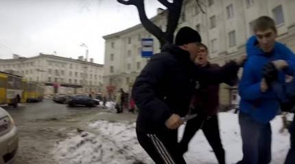 В Петрозаводске водитель ударил ножом активиста "Стопхама" В Петрозаводске водитель ударил ножом активиста "Стопхама"