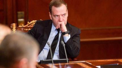 Отставка Медведева как последний шанс спасти рейтинг Путина Отставка Медведева как последний шанс спасти рейтинг Путина