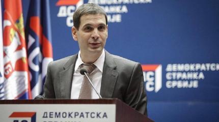 Милош Йованович объяснил, почему Сербия не может принять сторону Запада