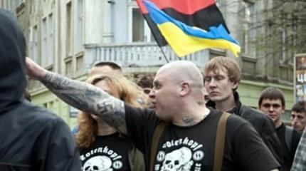 Львов просыпается: местные жители берут город под собственный контроль Львов просыпается: местные жители берут город под собственный контроль
