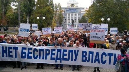 Почему власть в России развращает страшно? Потому что ей закон не писан? Почему власть в России развращает страшно? Потому что ей закон не писан?