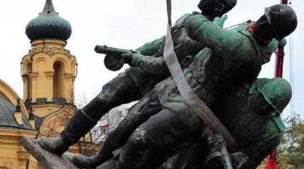Почему Польша забыла про своих спасителей? Почему Польша забыла про своих спасителей?