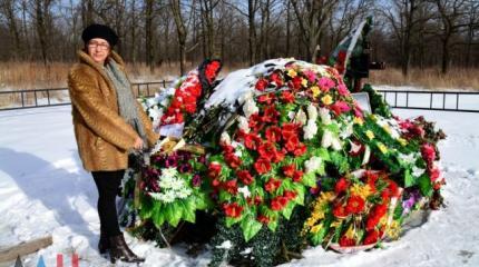 Антифашисты Греции передали землю из Спарты на могилу Моторолы Антифашисты Греции передали землю из Спарты на могилу Моторолы