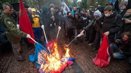 Украинцы начали сбиваться в стаю, формируя чрезвычайно опасную группировку Украинцы начали сбиваться в стаю, формируя чрезвычайно опасную группировку